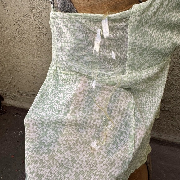 Sheer floral crop - Picture 3 of 8